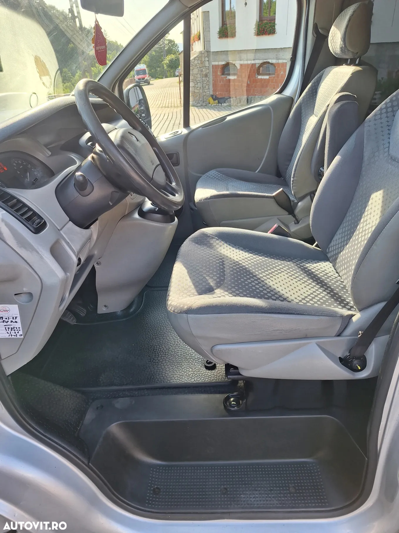 Renault Trafic 2.5 dCi 150 FAP Combi L2H1 Quickshift - 8