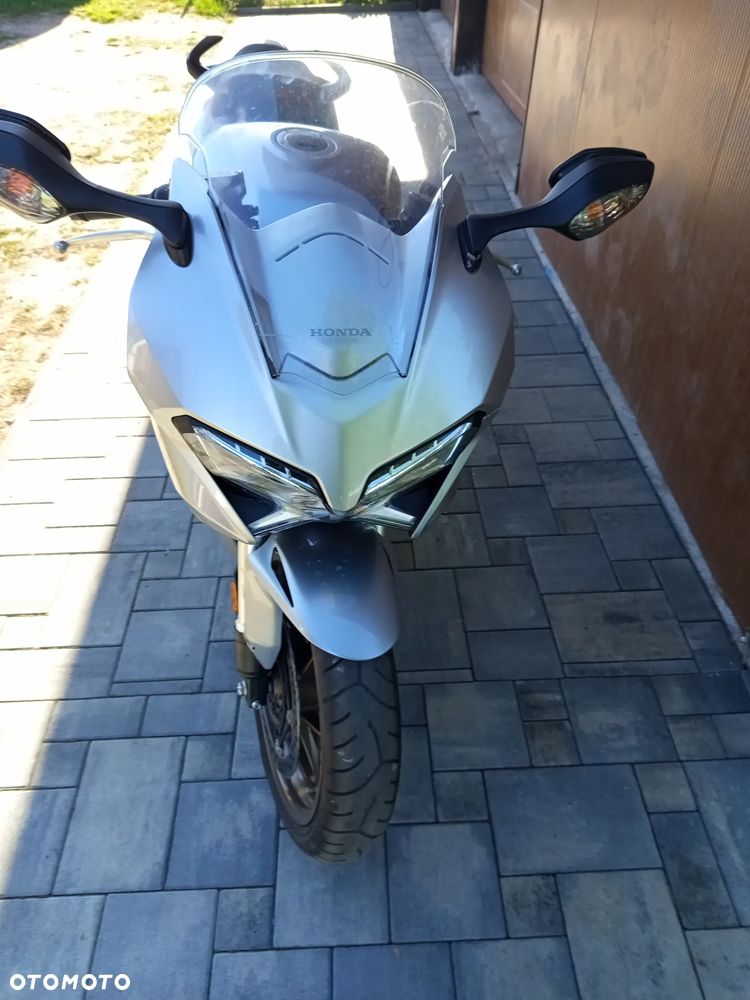 Honda VFR - 3