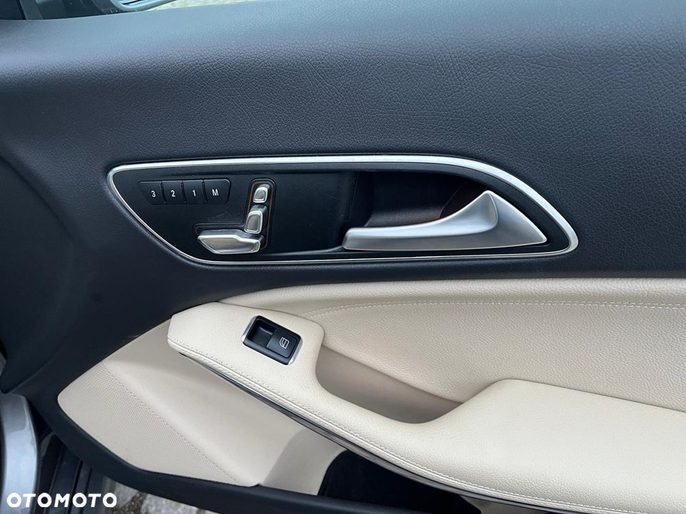 Mercedes-Benz CLA 250 4Matic 7G-DCT - 12