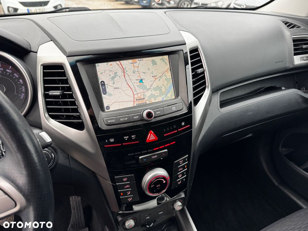 SsangYong/KGM Tivoli e-XGi 160 2WD Black+White - 37