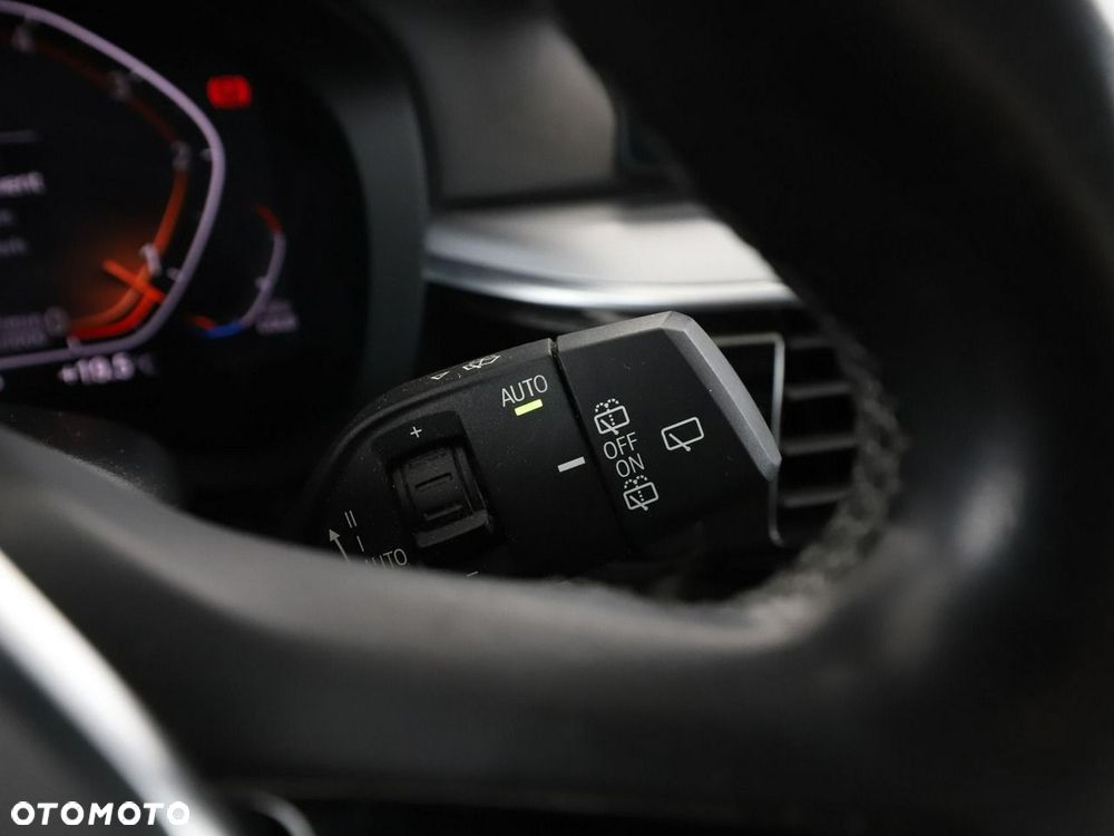 BMW Seria 5 520d mHEV - 33