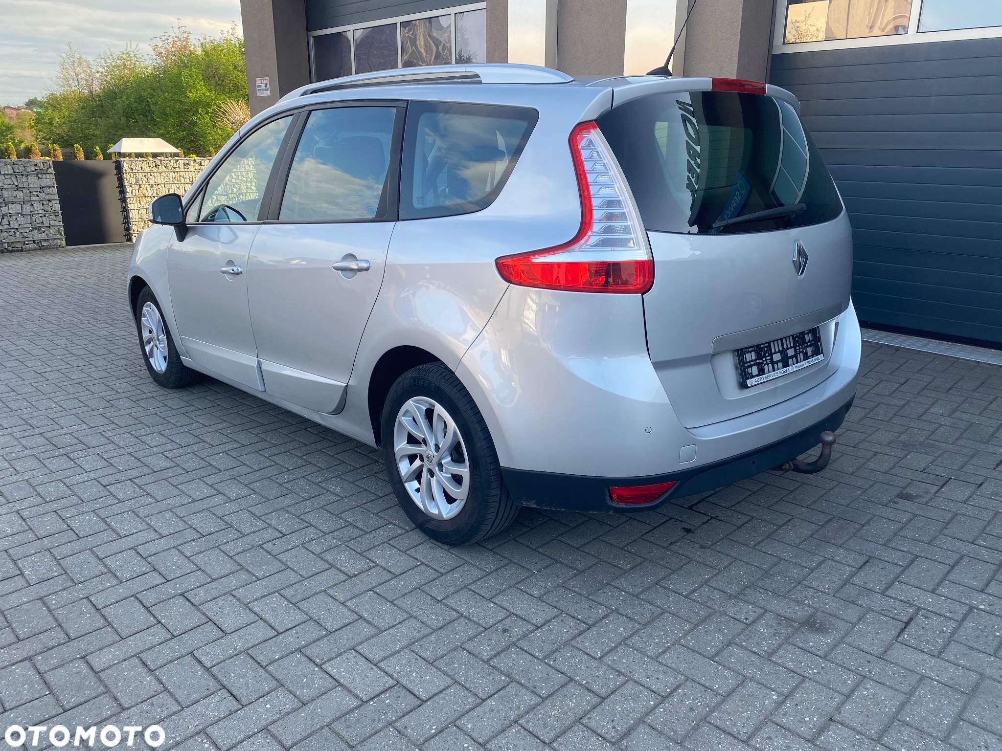 Renault Grand Scenic - 21