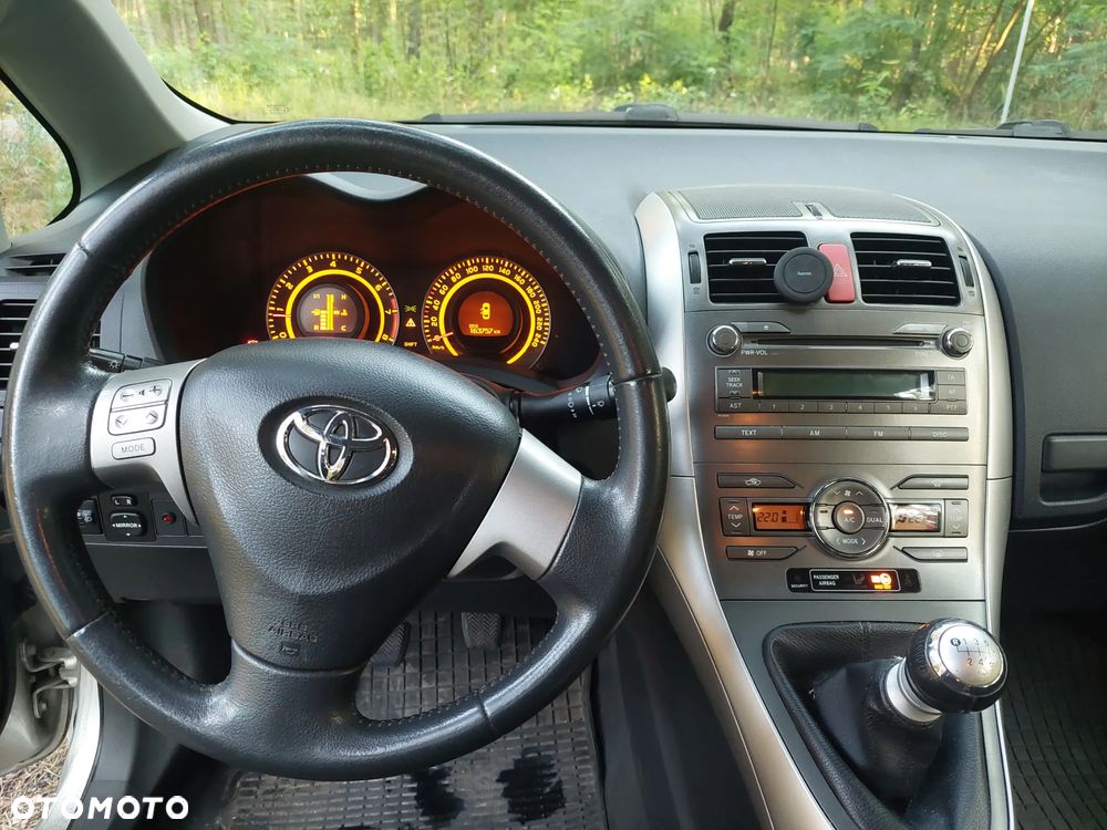 Toyota Auris 1.6 Premium - 11