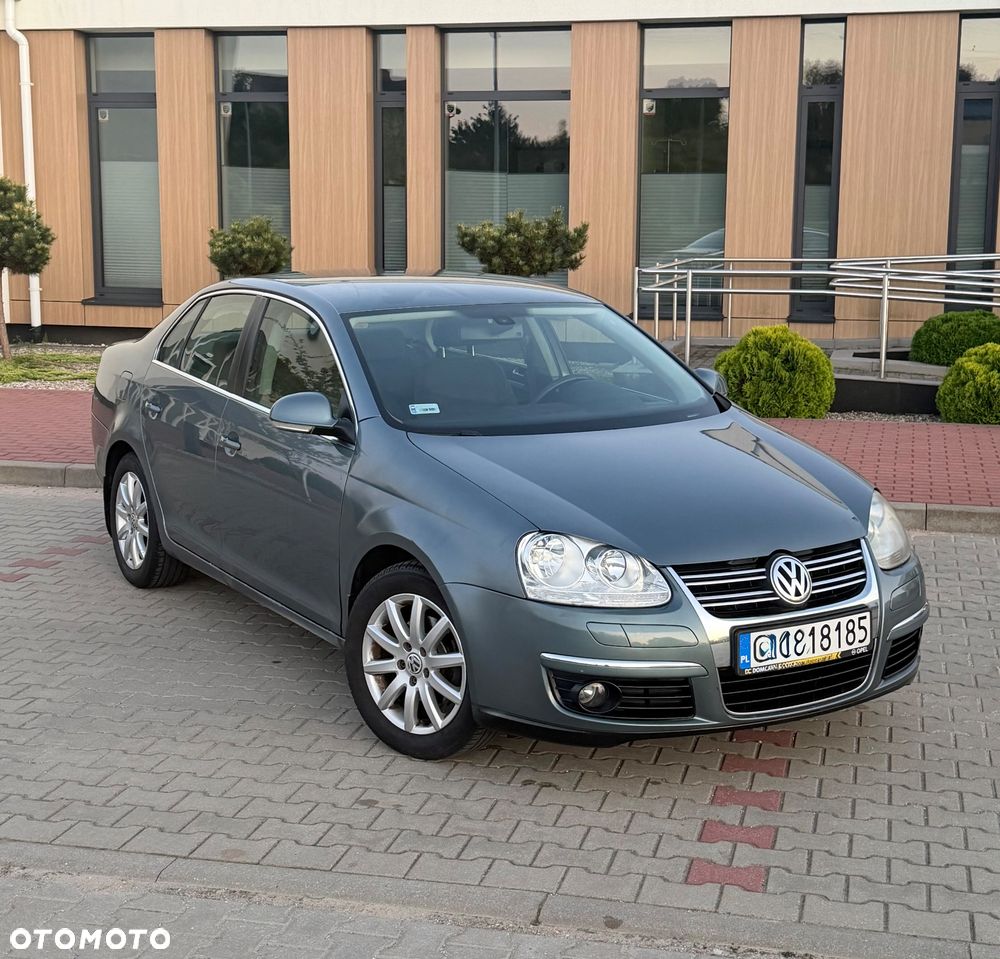 Volkswagen Jetta 1.6 FSI Comfortline - 4