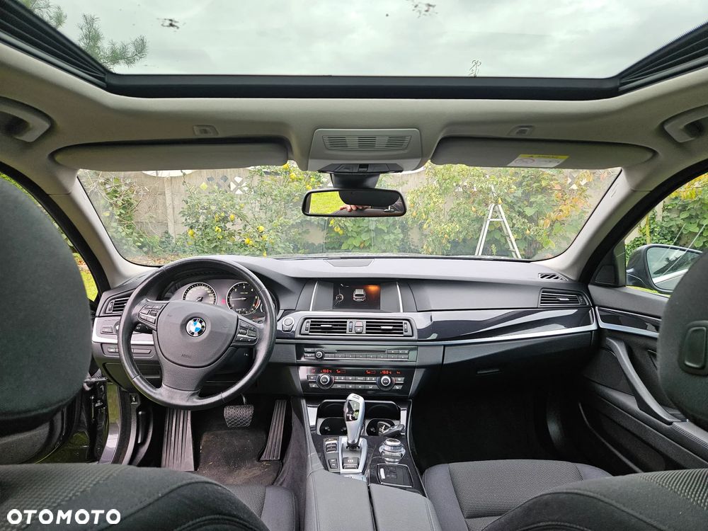 BMW Seria 5 520d xDrive Touring - 28