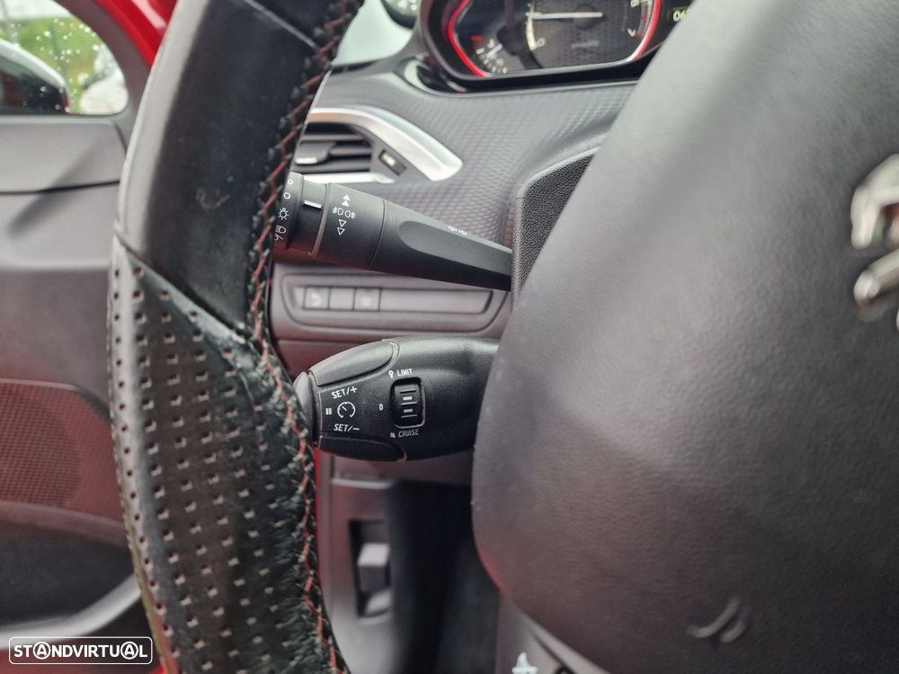 Peugeot 2008 1.2 PureTech GT Line - 21