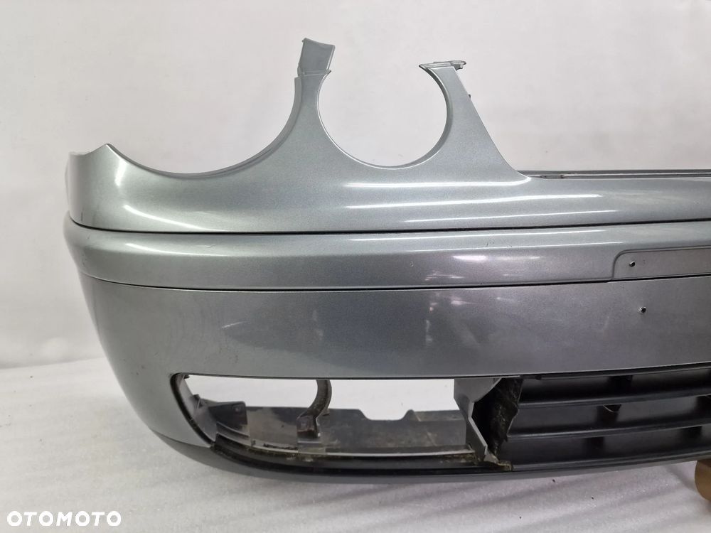 VW POLO OKULAR 02- ŁADNY ZDERZAK PRZEDNI PRZÓD , KOLOR SZARY METALIK , NR 6Q0807221 , NR AUKCJI NZ1217 - 8