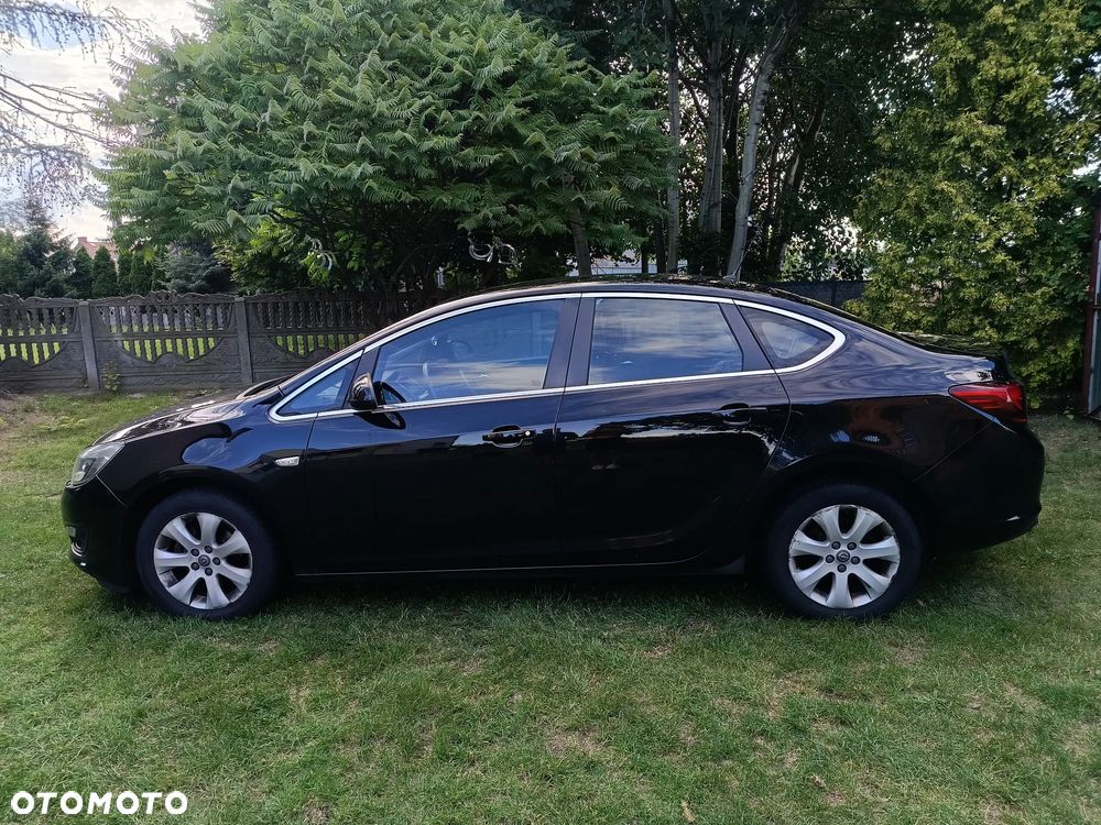 Opel Astra 1.4 T Business EU6 - 4