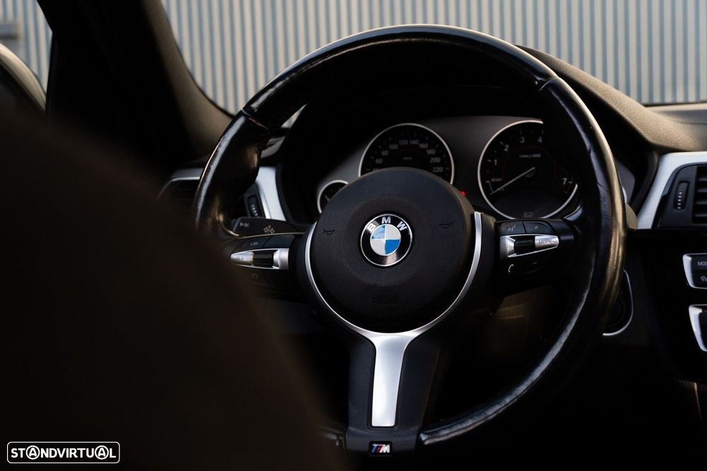 BMW 330 e iPerformance Pack M - 12