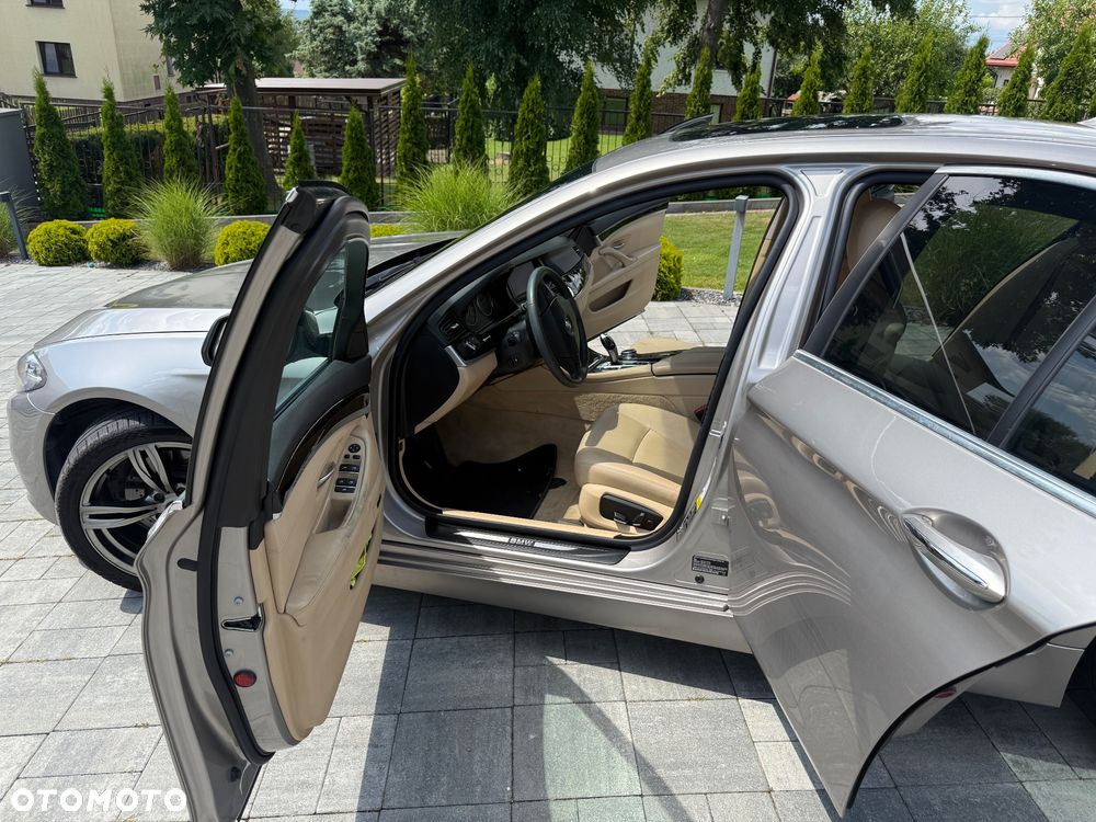BMW Seria 5 528i xDrive Sport-Aut Luxury Line - 35