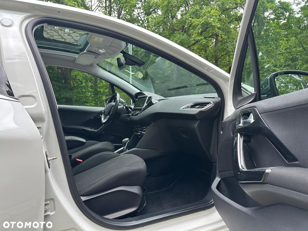 Peugeot 208 1.2 PureTech GPF Allure S&S EAT6 - 10