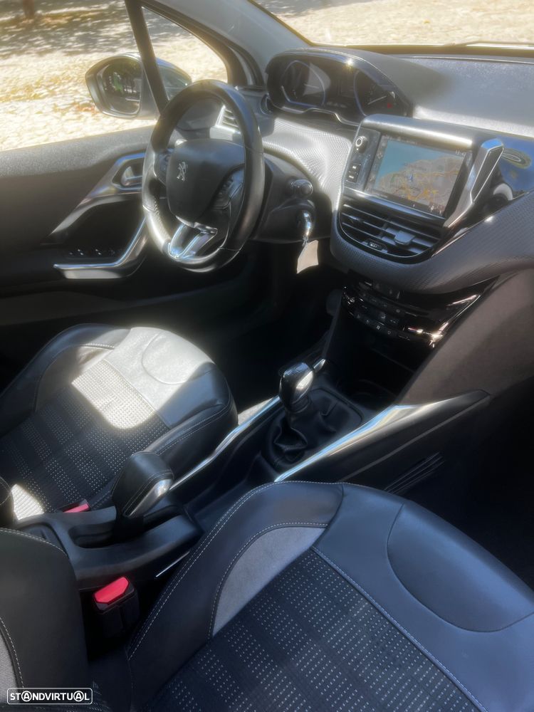 Peugeot 2008 1.2 PureTech Allure - 13