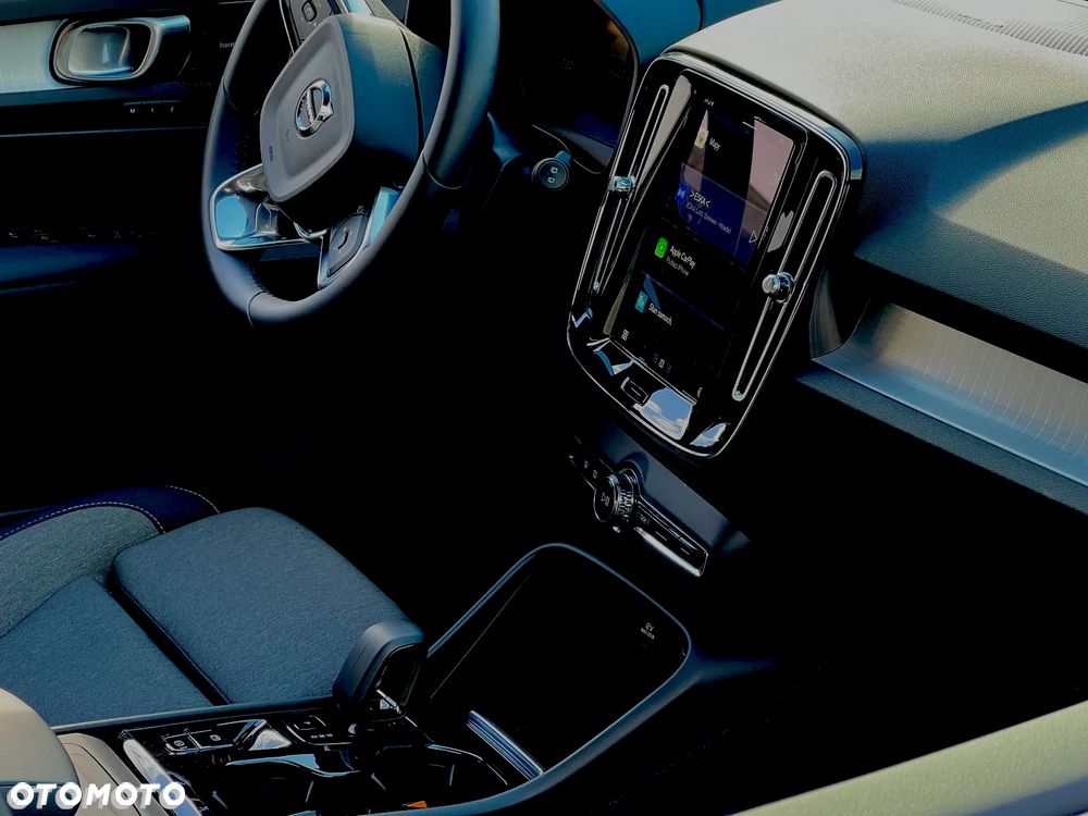 Volvo XC 40 B4 AWD Plus Dark - 16
