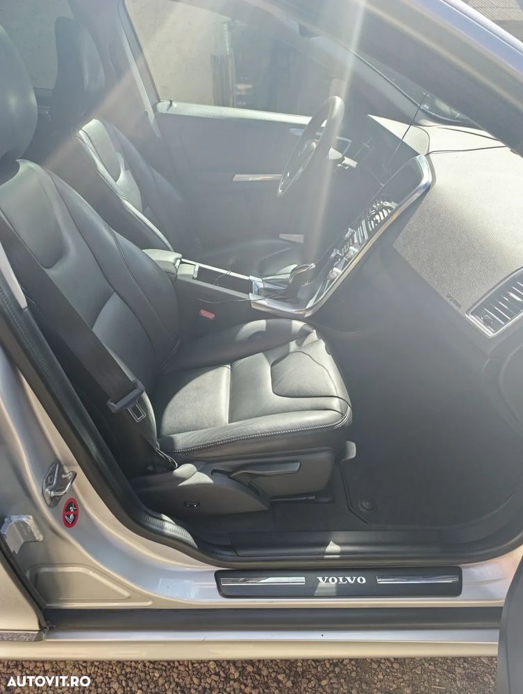Volvo XC 60 D4 AWD Geartronic Summum - 10