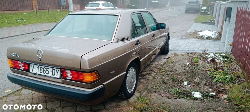 Mercedes-Benz W201 (190) - 6