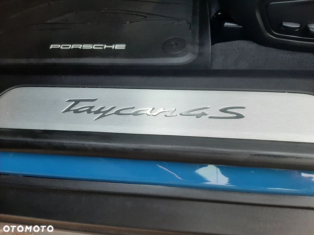 Porsche Taycan 4S - 18