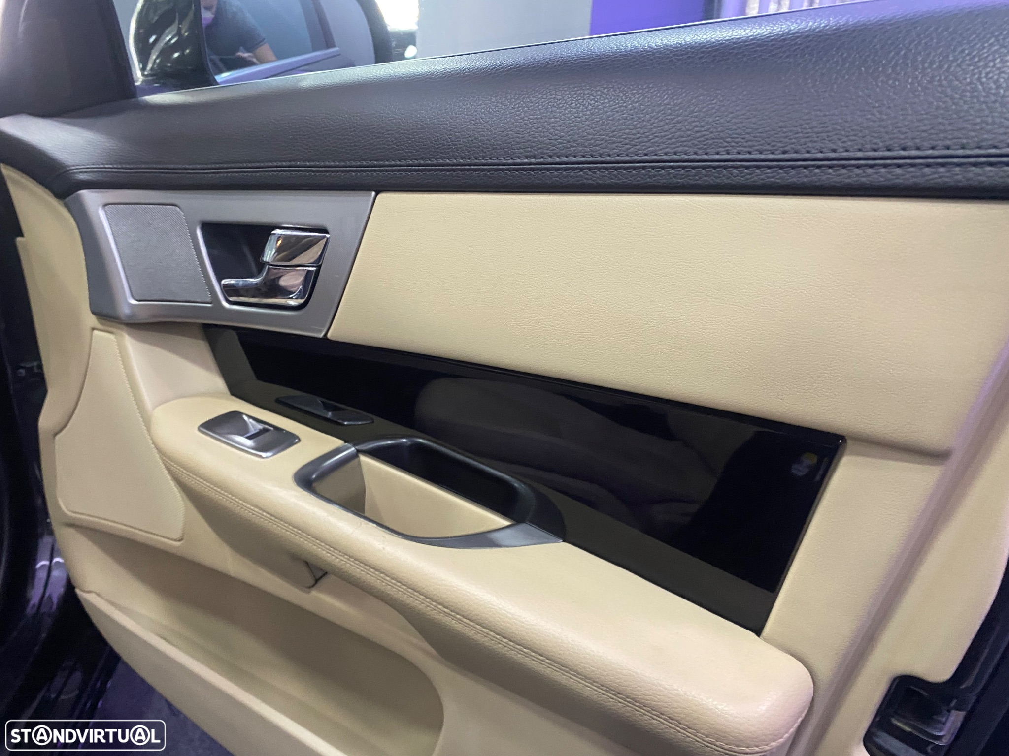 Jaguar XF 2.2 D R-Sport - 38