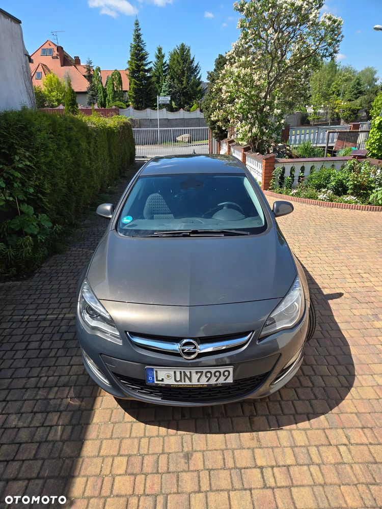Opel Astra 1.4 Turbo Exklusiv - 2