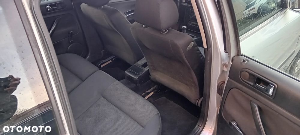 Volkswagen Passat 1.9 TDI Basis - 18