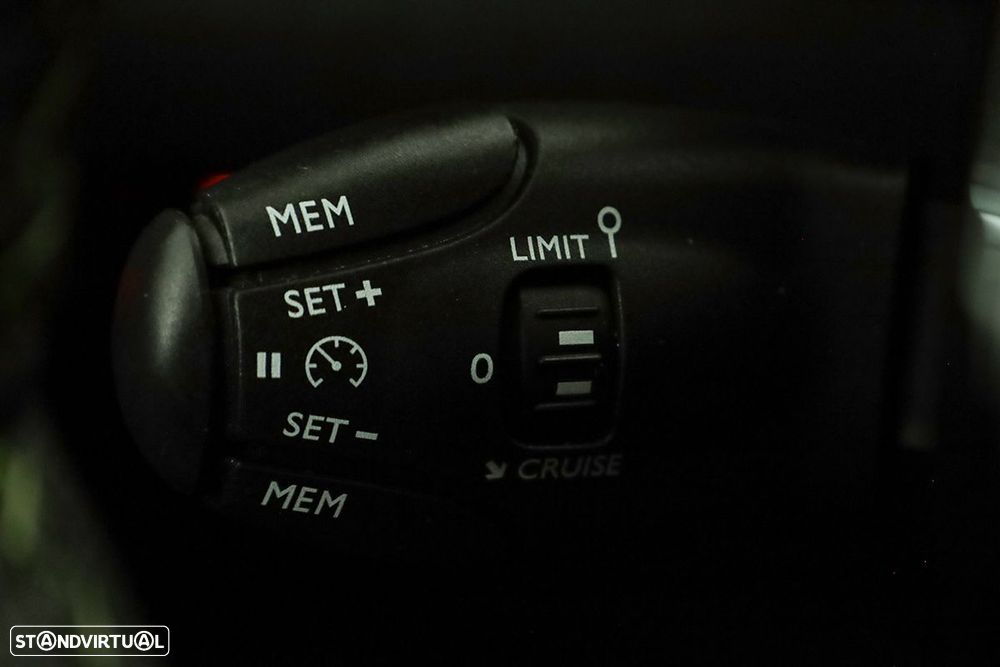Peugeot 2008 1.2 PureTech GT EAT8 - 17