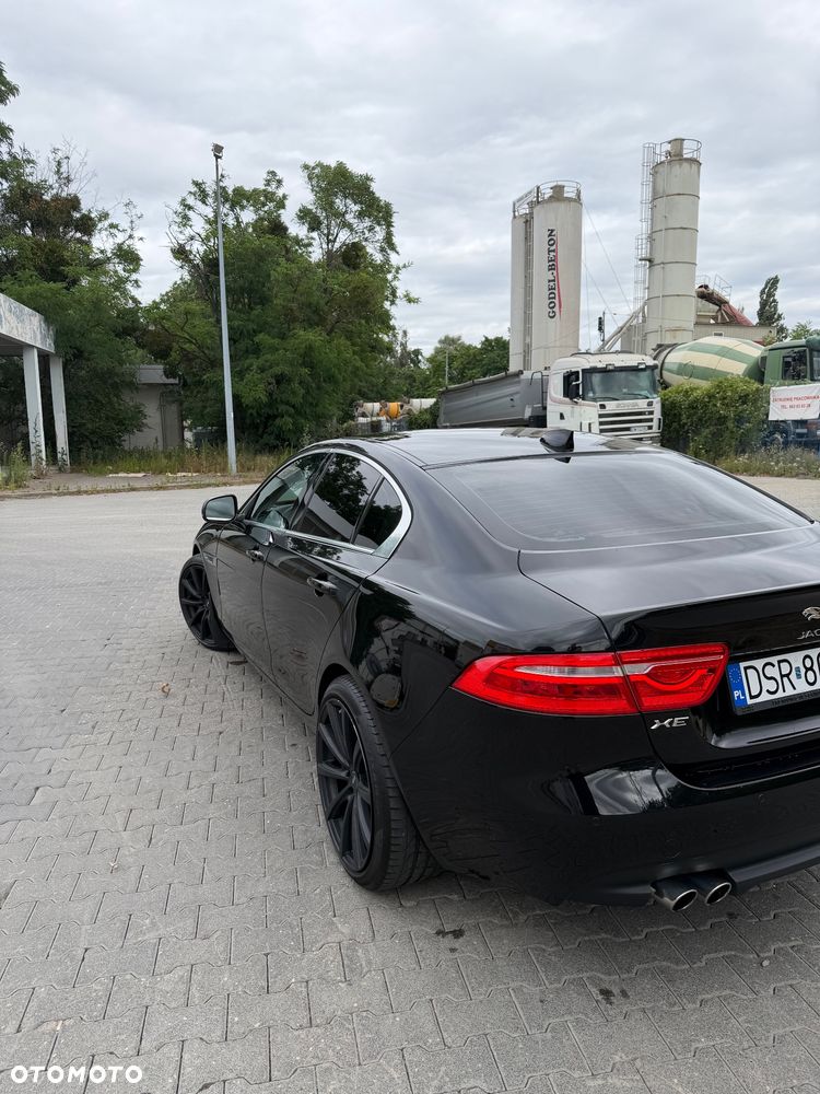 Jaguar XE 2.0 D Prestige - 5