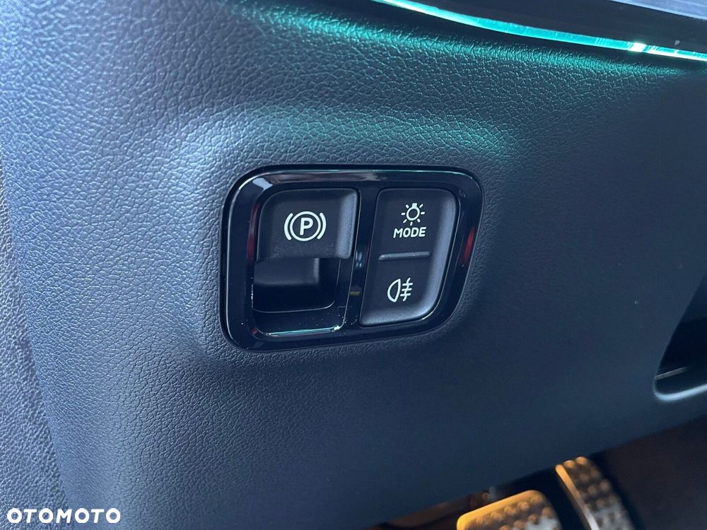 Mercedes-Benz CLA - 13