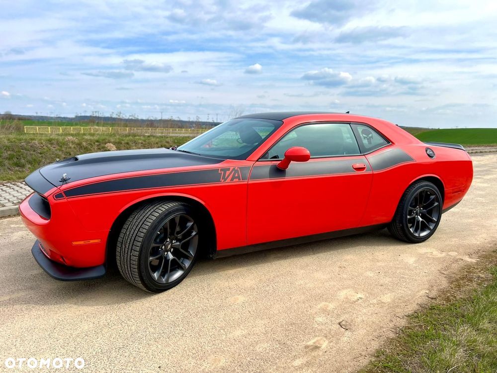 Dodge Challenger - 2