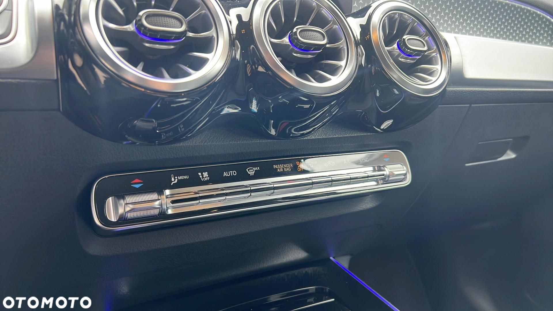 Mercedes-Benz GLB - 15