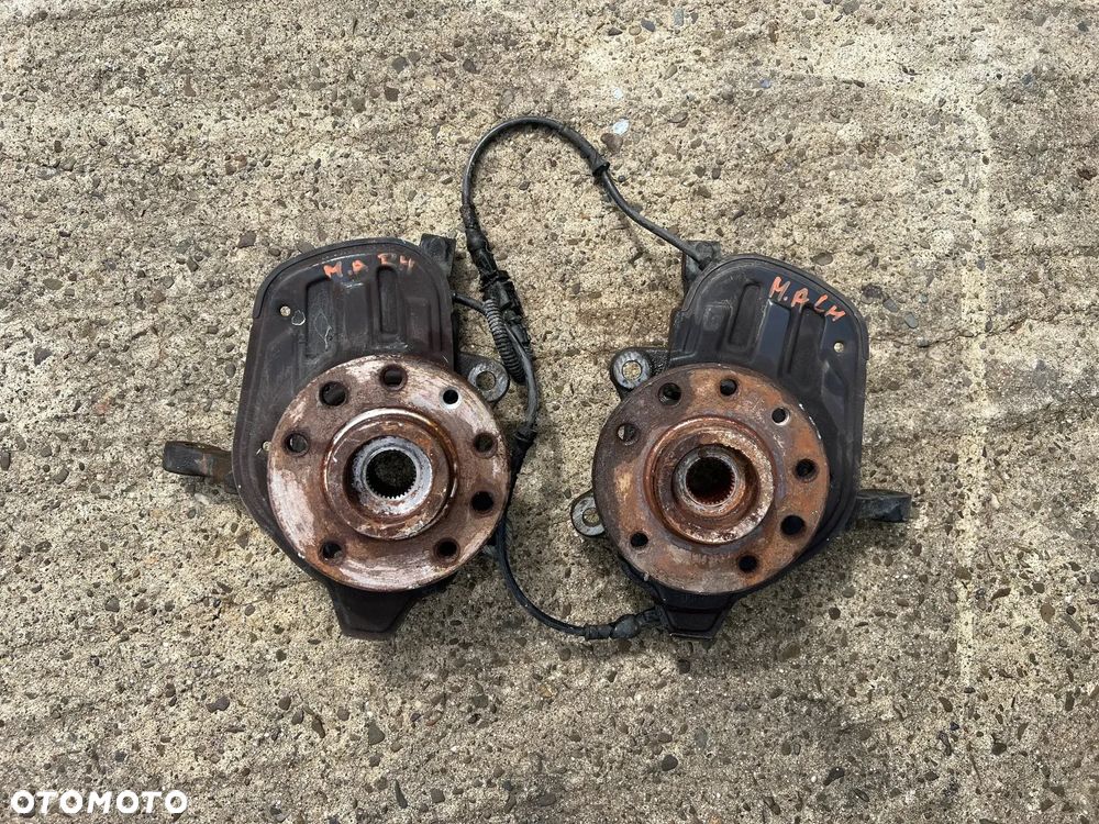 Zwrotnica lewa lub prawa Opel Meriva A 4 śruby - 6