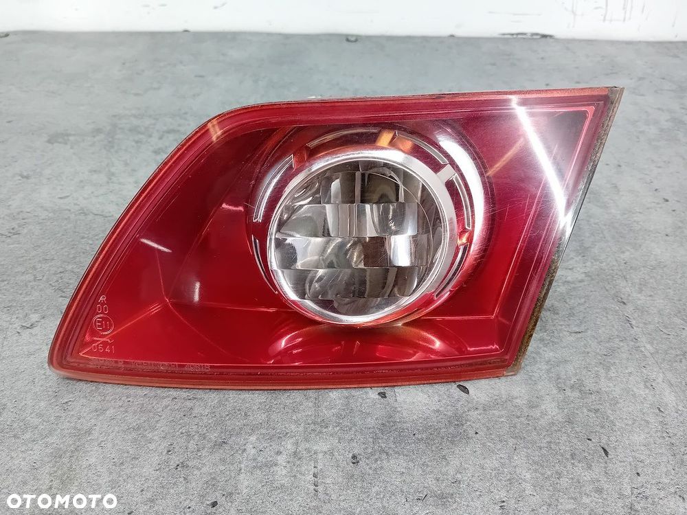 LAMPA TYLNA PRAWA W KLAPE INFINITI FX35 4961B - 1