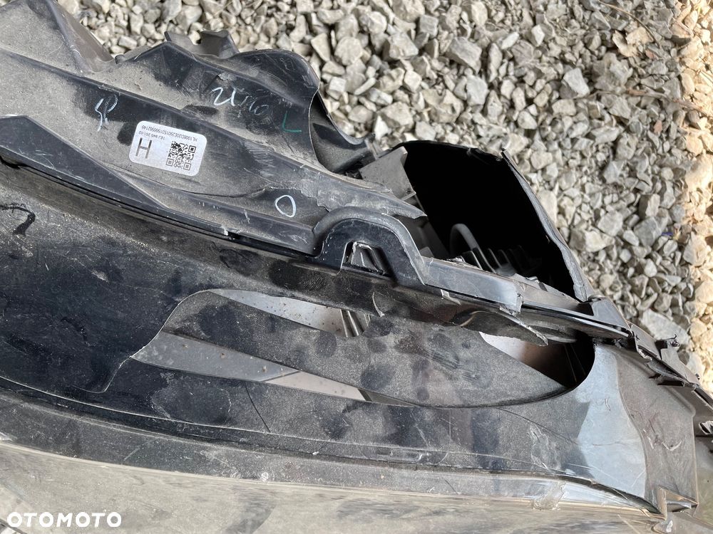 LAMPA PRAWY PRZÓD LEXUS RX450H 2016-2021 - 2