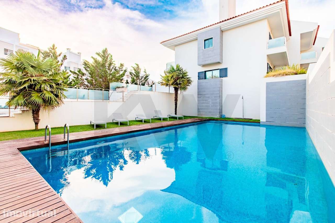 Townhouse Renovada com Terraço e Apontamento de Mar em Condomínio Priv - Grande imagem: 2/38