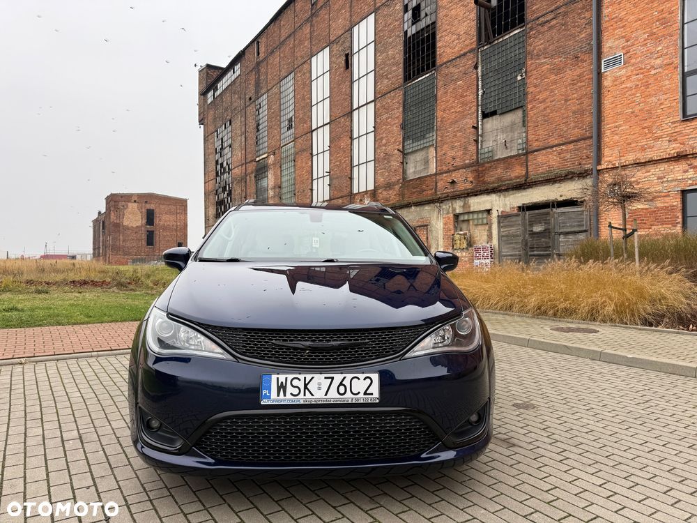 Chrysler Pacifica - 11