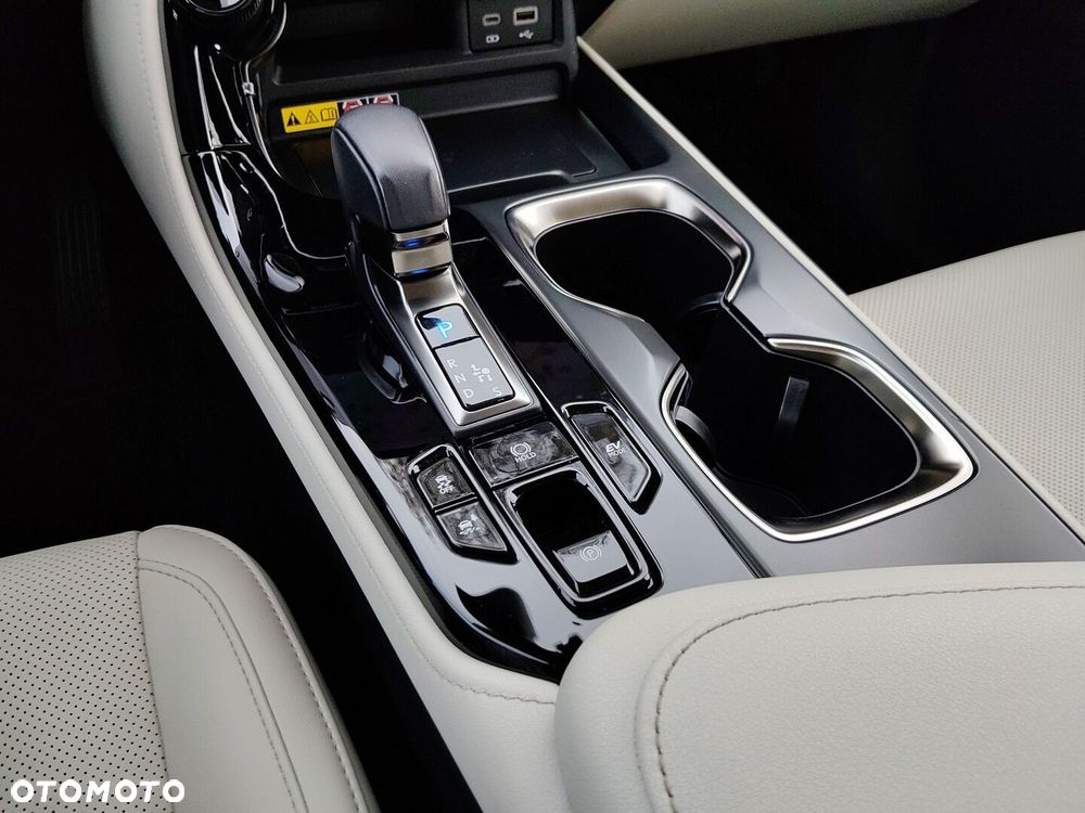 Lexus NX 350h Omotenashi AWD - 26