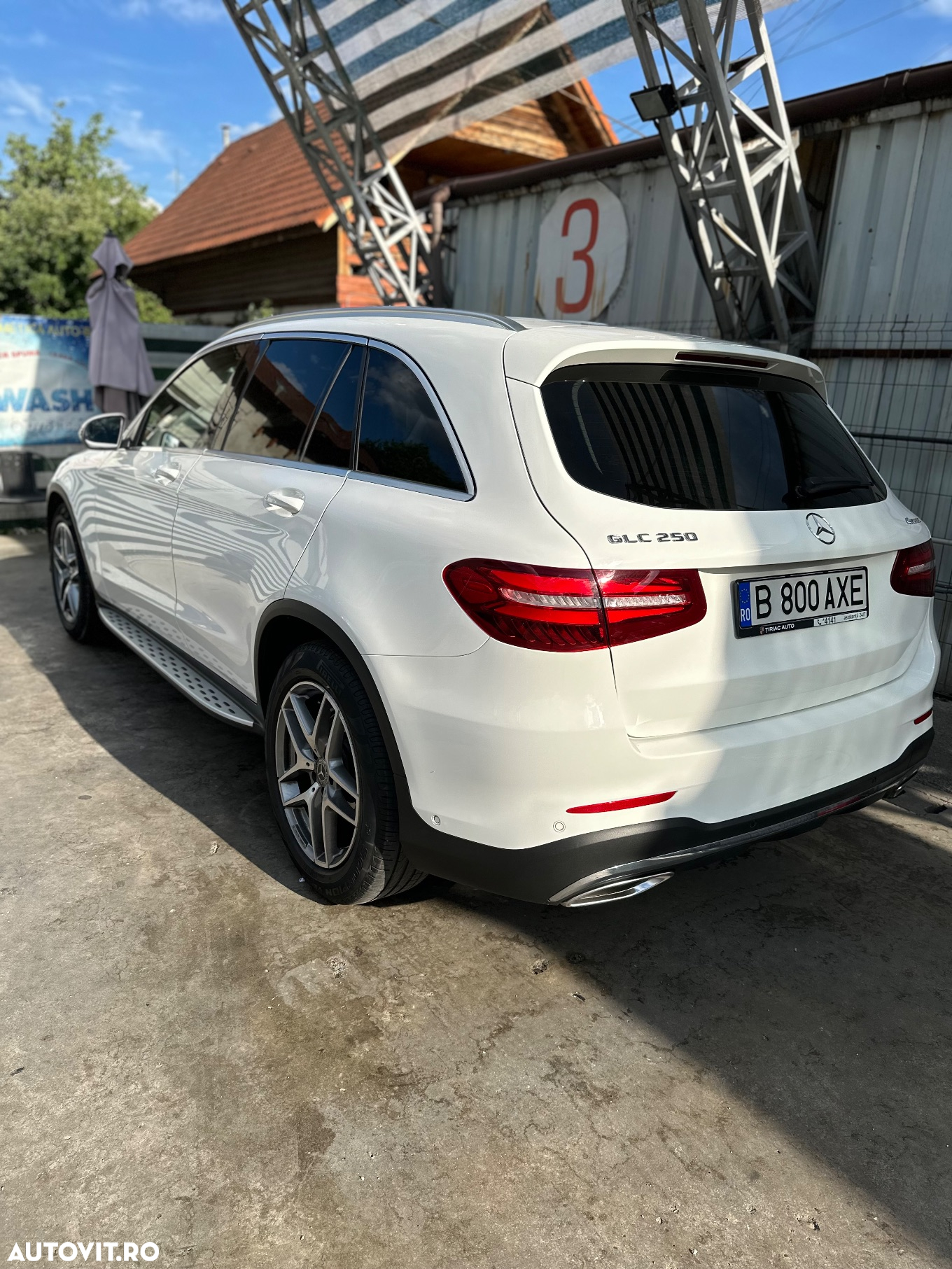 Mercedes-Benz GLC 250 4Matic 9G-TRONIC AMG Line - 2