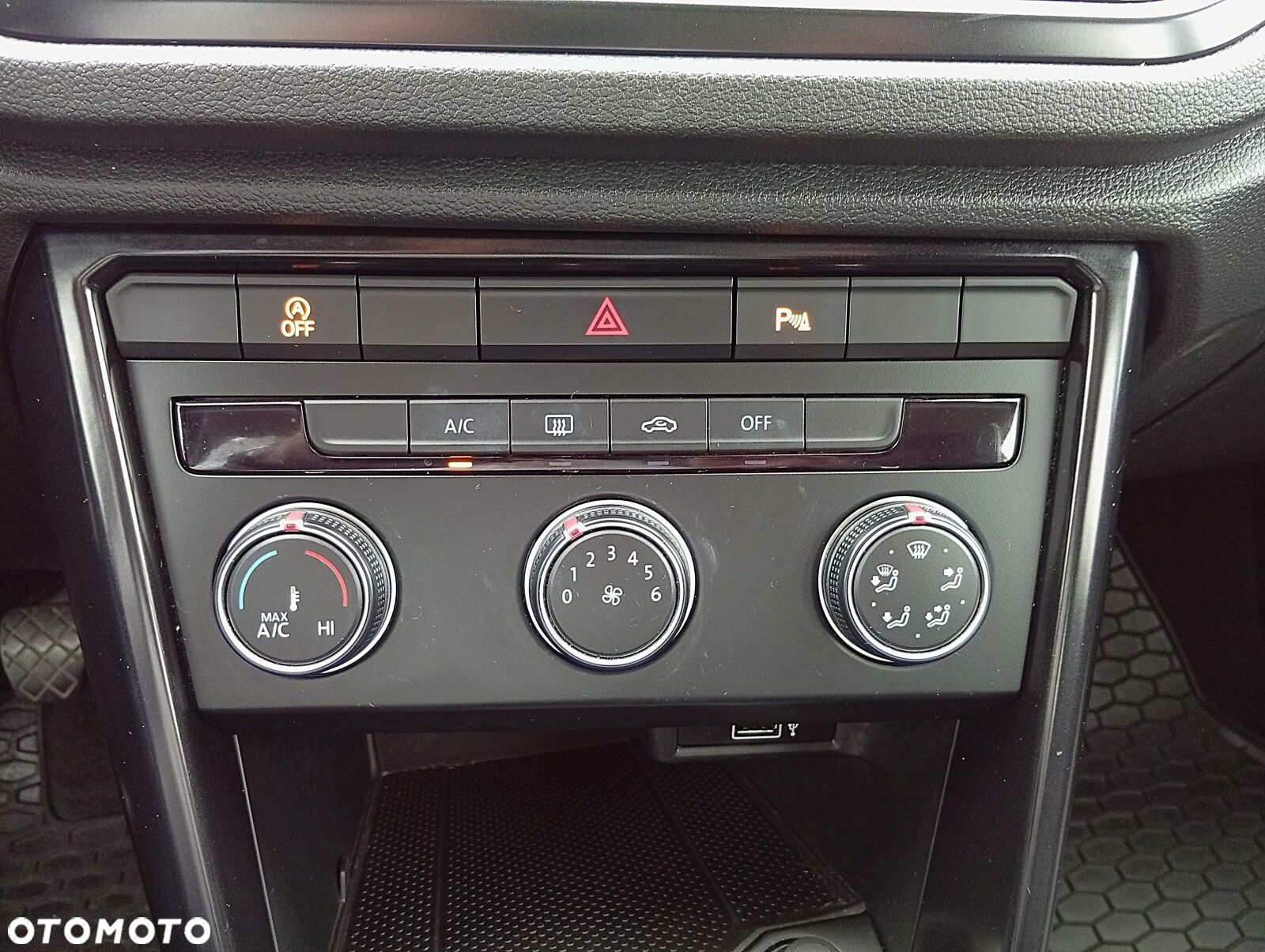 Volkswagen T-Roc - 33