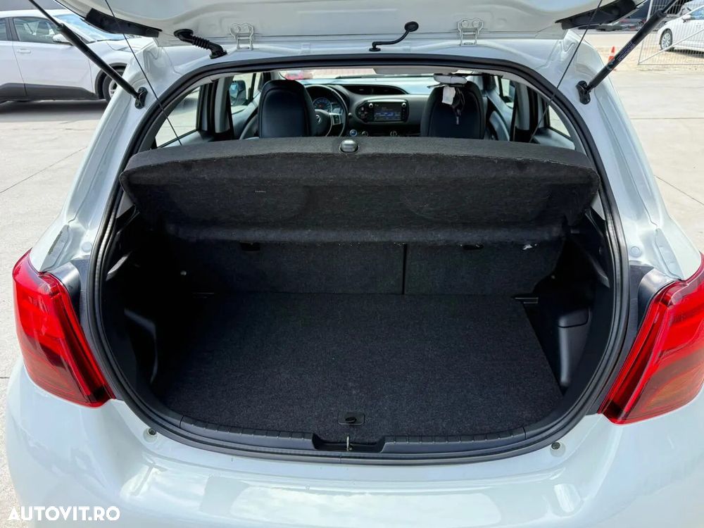 Toyota Yaris 1.5 VVT-i HSD Sol - 13