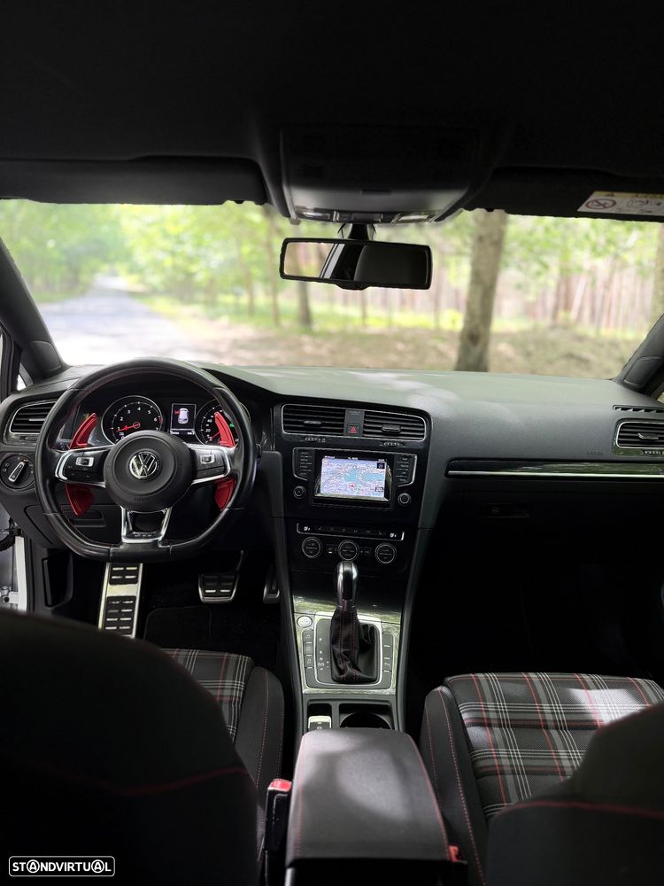 VW Golf GTI Performance BlueMotion DSG - 10
