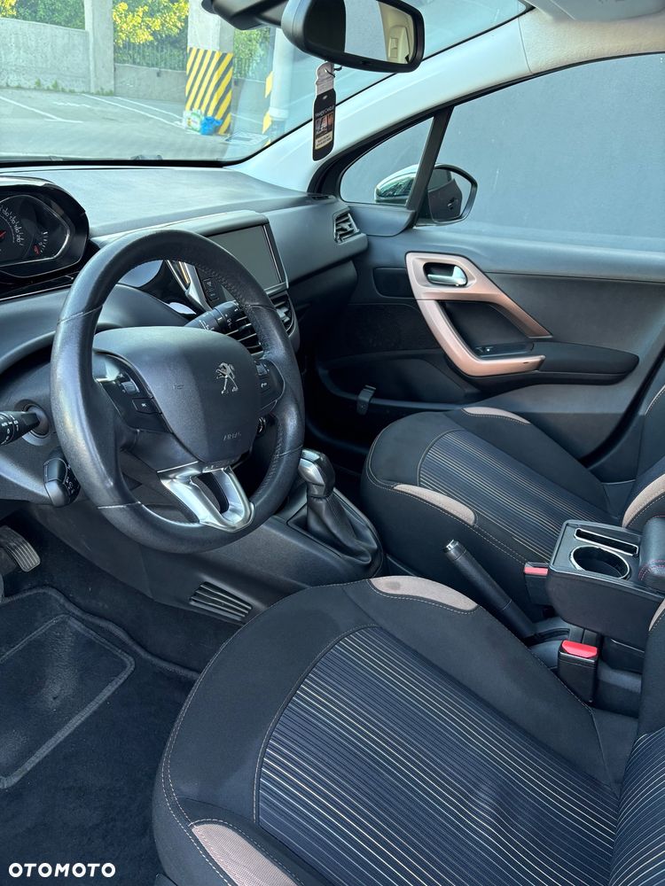 Peugeot 208 1.2 PureTech Style - 12