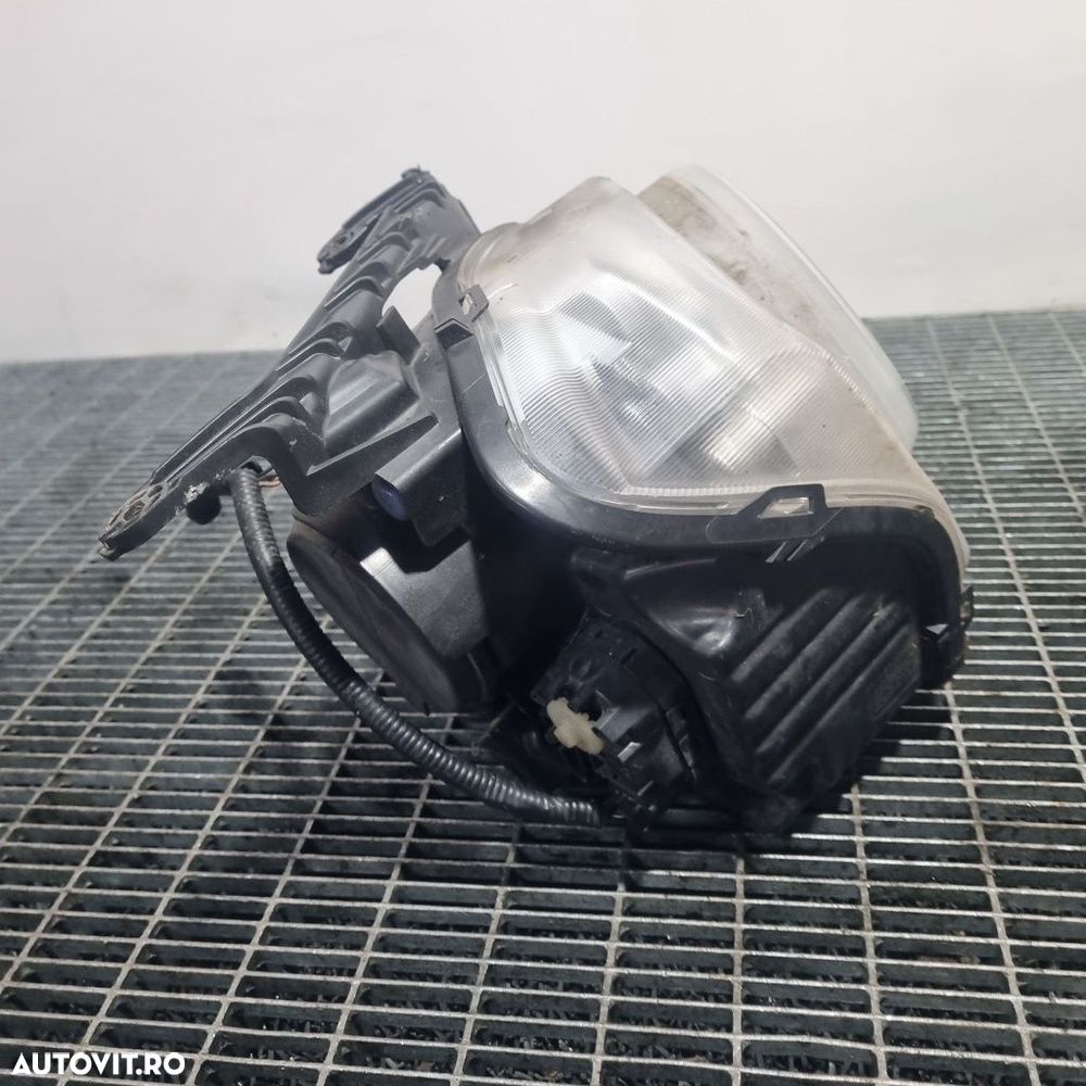 Far Dreapta Nissan Juke 2010 - 2014 SUV 4 Usi (1507) Fara xenon - 2