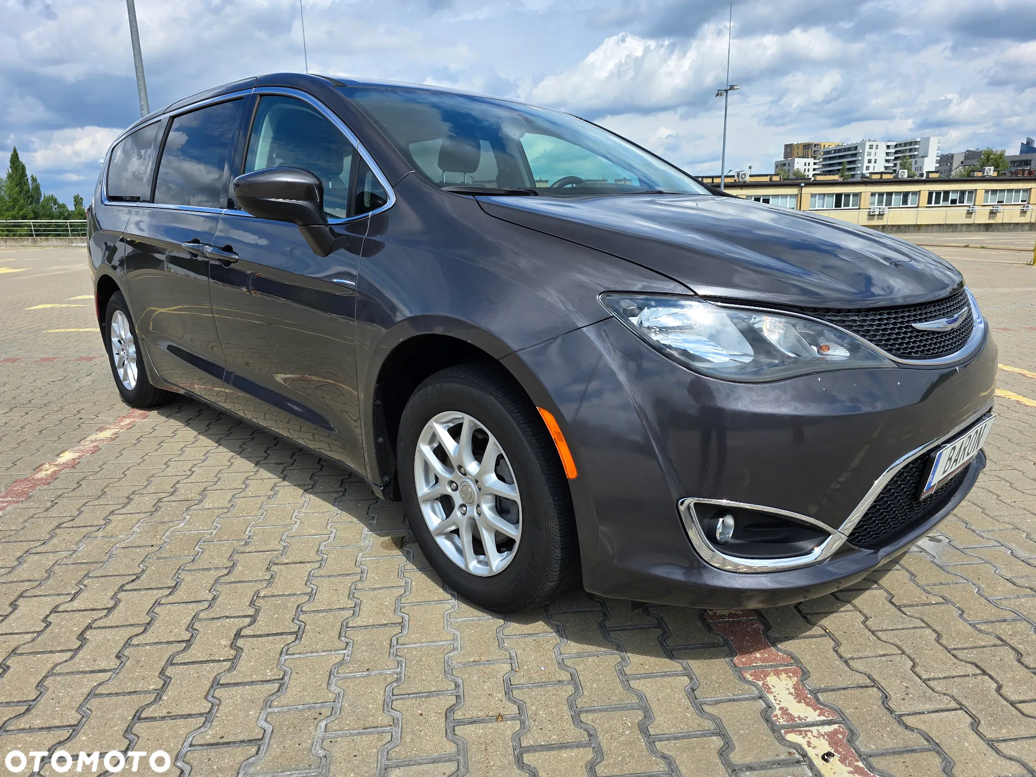 Chrysler Pacifica - 3