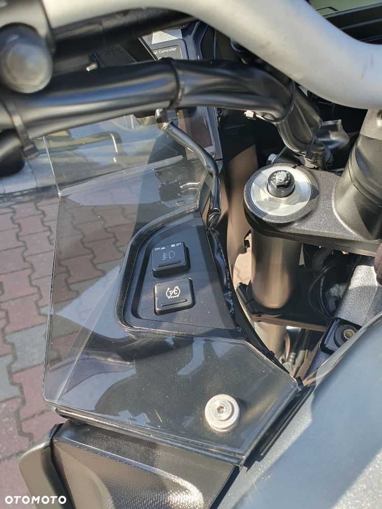 Honda VFR - 12