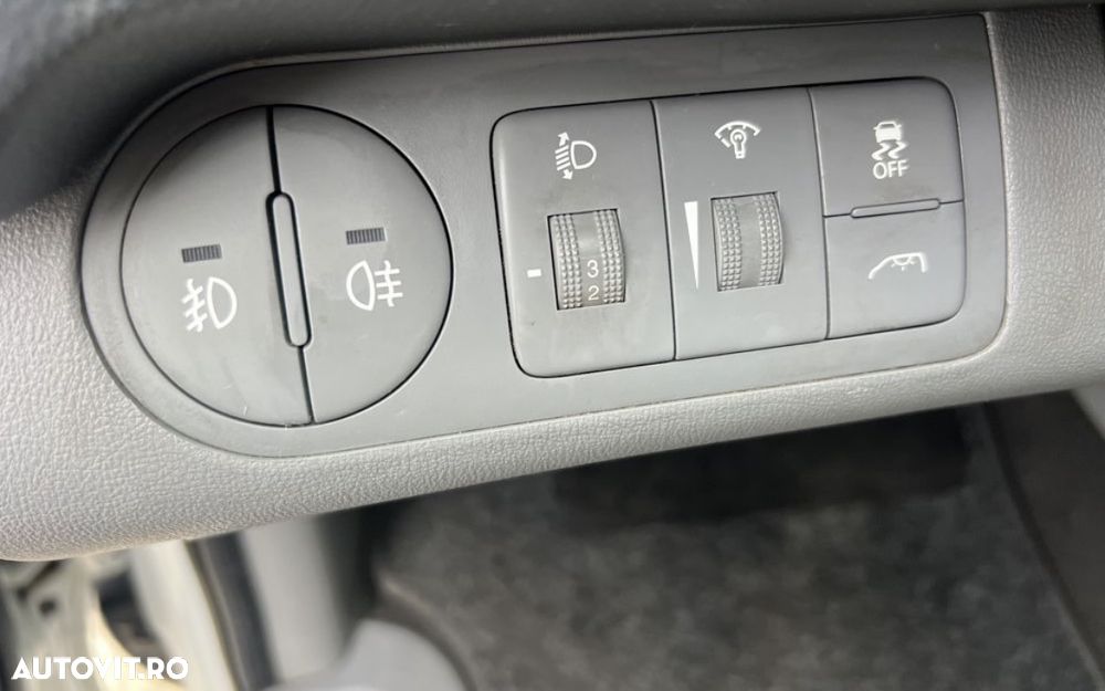 Hyundai H-1 2.5 CRDi Travel Comfort - 24