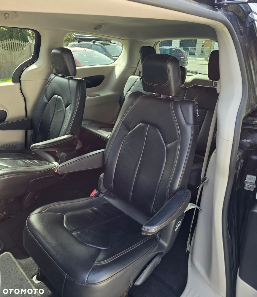 Chrysler Pacifica - 11