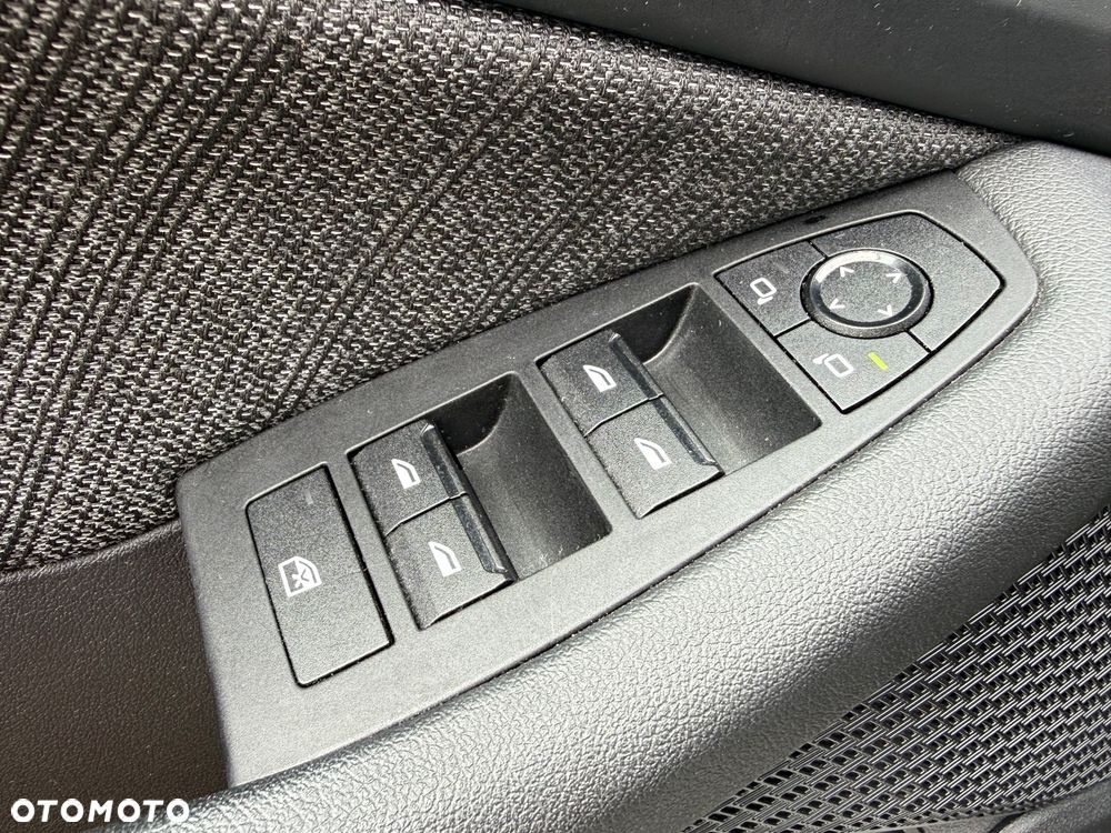 BMW Seria 2 218d - 22