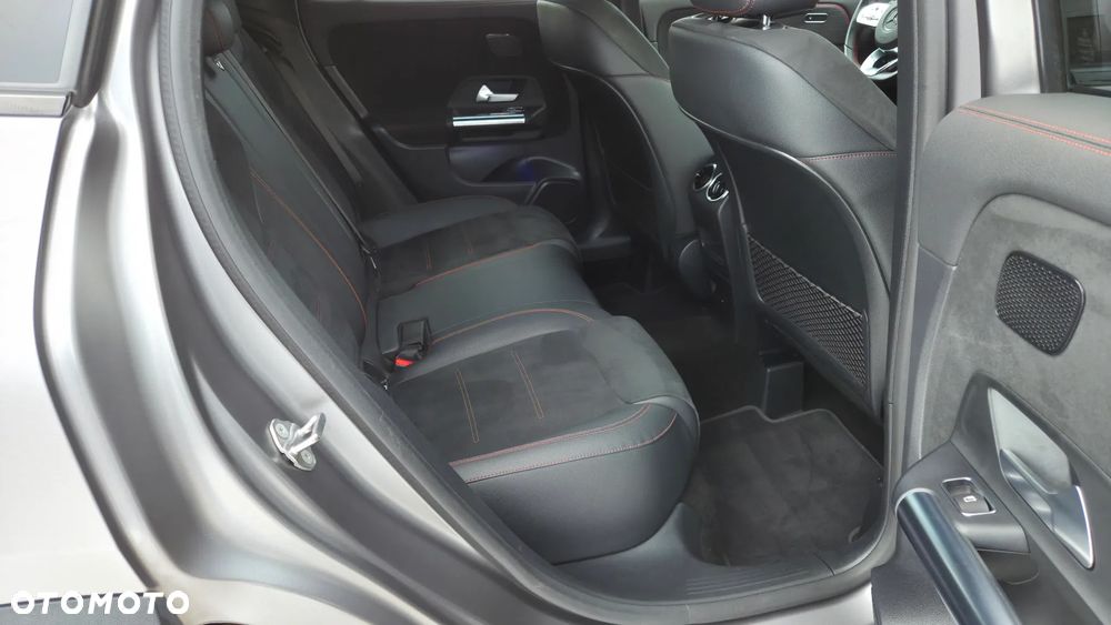 Mercedes-Benz GLA 250e AMG Line - 32