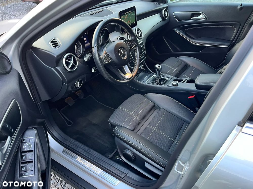 Mercedes-Benz GLA 180 - 23