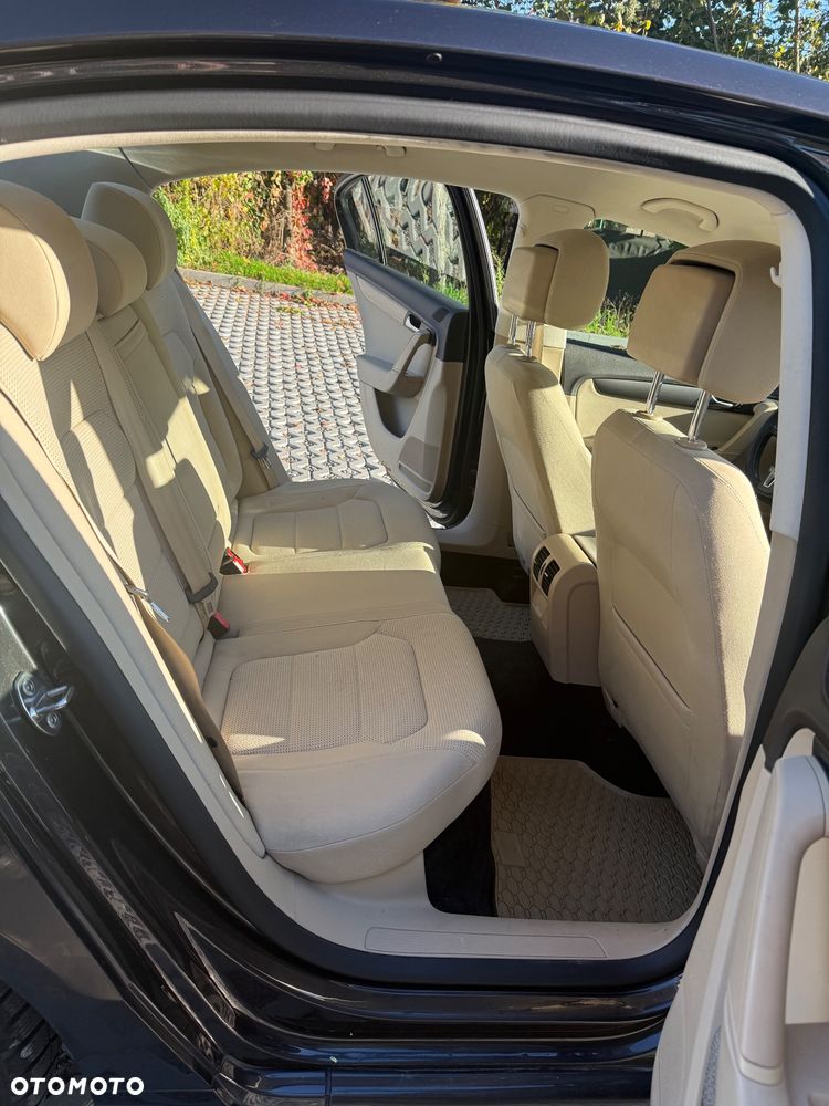 Volkswagen Passat - 9