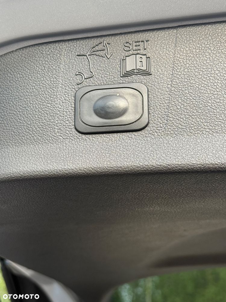Ford Kuga 2.0 TDCi 2x4 Titanium - 22