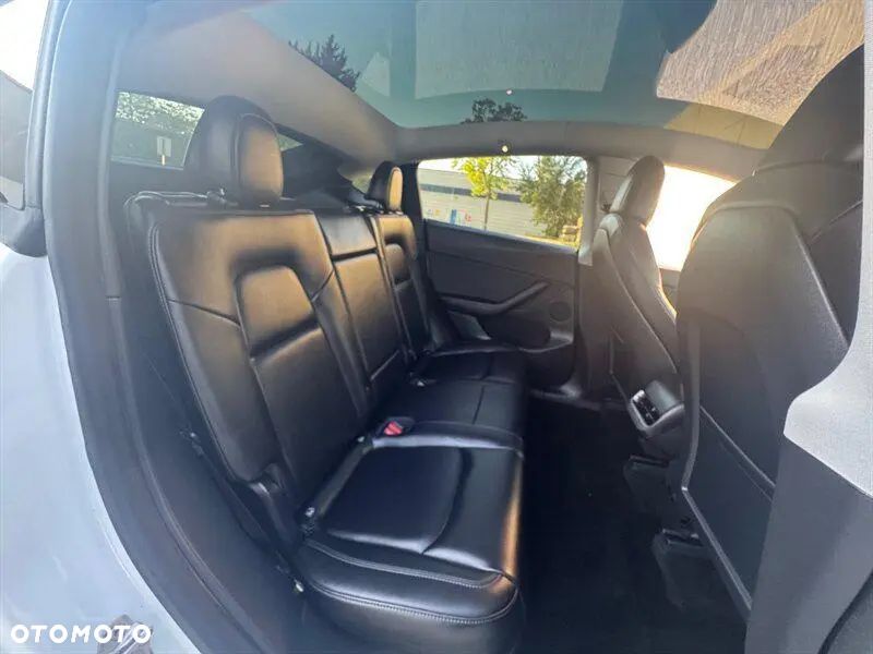 Tesla Model Y Long Range Dual Motor AWD - 17